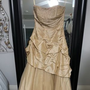 XS cream strapless a-line dress just like new!
